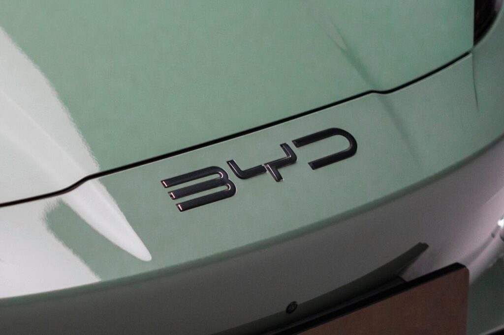 BYD en crise : les ventes s'effondrent en Chine, l'export dépasse enfin le marché domestique